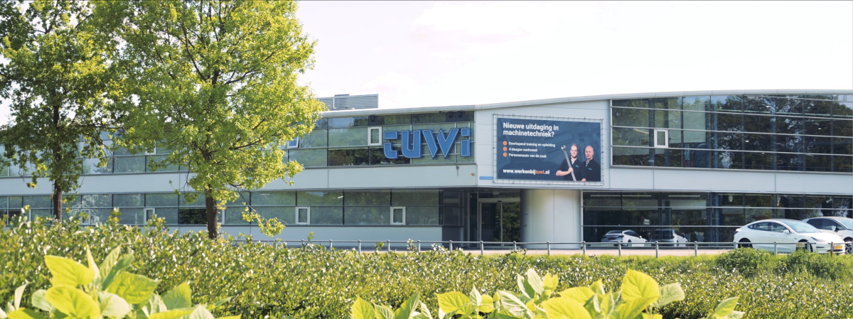 Waar kunnen we je mee helpen?Bij Tuwi helpen we metaalbewerkingsbedrijven om slimme keuzes te maken in machines, onderhoud en automatisering. Van eerste oriëntatie tot een oplossing die echt werkt op de werkvloer. Kies hieronder waar je nu mee verder wilt: machines, service of advies. Wij bouwen samen met metaalbedrijven aan een efficiënte en duurzame toekomst. Met praktische, moderne productieoplossingen en snelle service waarop je kunt vertrouwen.